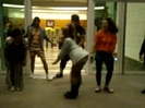 Demi Dançando Na Porta Do Hotel RJ 067