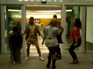 Demi Dançando Na Porta Do Hotel RJ 110