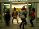 Demi Dançando Na Porta Do Hotel RJ 112