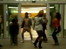 Demi Dançando Na Porta Do Hotel RJ 114