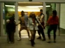 Demi Dançando Na Porta Do Hotel RJ 130
