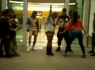 Demi Dançando Na Porta Do Hotel RJ 188