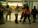 Demi Dançando Na Porta Do Hotel RJ 206