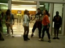 Demi Dançando Na Porta Do Hotel RJ 217
