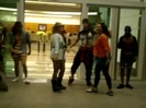 Demi Dançando Na Porta Do Hotel RJ 218