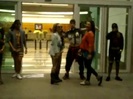 Demi Dançando Na Porta Do Hotel RJ 231