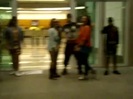 Demi Dançando Na Porta Do Hotel RJ 235
