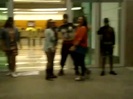 Demi Dançando Na Porta Do Hotel RJ 236