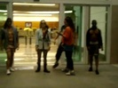 Demi Dançando Na Porta Do Hotel RJ 259