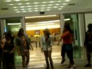 Demi Dançando Na Porta Do Hotel RJ 271