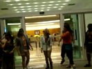 Demi Dançando Na Porta Do Hotel RJ 272