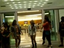 Demi Dançando Na Porta Do Hotel RJ 273
