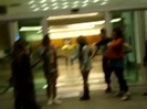 Demi Dançando Na Porta Do Hotel RJ 289