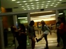 Demi Dançando Na Porta Do Hotel RJ 349