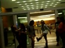 Demi Dançando Na Porta Do Hotel RJ 350