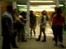 Demi Dançando Na Porta Do Hotel RJ 501