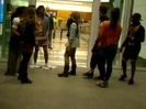 Demi Dançando Na Porta Do Hotel RJ 565