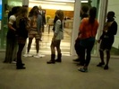 Demi Dançando Na Porta Do Hotel RJ 570