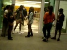Demi Dançando Na Porta Do Hotel RJ 583