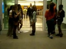 Demi Dançando Na Porta Do Hotel RJ 609