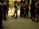 Demi Dançando Na Porta Do Hotel RJ 717