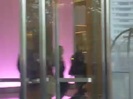 Demi Lovato en Argentina 28_4_12 Salida del Hotel Madero 1114