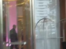 Demi Lovato en Argentina 28_4_12 Salida del Hotel Madero 1273