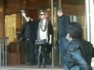 Demi Lovato Saludando en el hotel Radisson Uruguay 29_04_12 0035