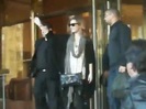 Demi Lovato Saludando en el hotel Radisson Uruguay 29_04_12 0049