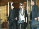 Demi Lovato Saludando en el hotel Radisson Uruguay 29_04_12 0054