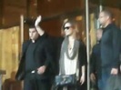 Demi Lovato Saludando en el hotel Radisson Uruguay 29_04_12 0067