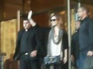 Demi Lovato Saludando en el hotel Radisson Uruguay 29_04_12 0068