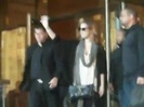 Demi Lovato Saludando en el hotel Radisson Uruguay 29_04_12 0070