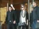 Demi Lovato Saludando en el hotel Radisson Uruguay 29_04_12 0072