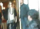 Demi Lovato Saludando en el hotel Radisson Uruguay 29_04_12 0122