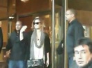 Demi Lovato Saludando en el hotel Radisson Uruguay 29_04_12 0200