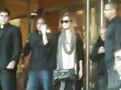 Demi Lovato Saludando en el hotel Radisson Uruguay 29_04_12 0208