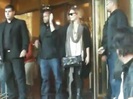 Demi Lovato Saludando en el hotel Radisson Uruguay 29_04_12 0276