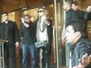 Demi Lovato Saludando en el hotel Radisson Uruguay 29_04_12 0495