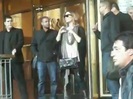 Demi Lovato Saludando en el hotel Radisson Uruguay 29_04_12 0578
