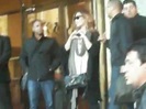 Demi Lovato Saludando en el hotel Radisson Uruguay 29_04_12 0593