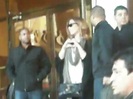 Demi Lovato Saludando en el hotel Radisson Uruguay 29_04_12 0604