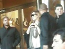 Demi Lovato Saludando en el hotel Radisson Uruguay 29_04_12 0614