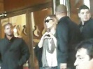 Demi Lovato Saludando en el hotel Radisson Uruguay 29_04_12 0615