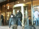 Demi Lovato Saludando en el hotel Radisson Uruguay 29_04_12 0757