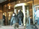 Demi Lovato Saludando en el hotel Radisson Uruguay 29_04_12 0761
