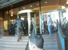 Demi Lovato Saludando en el hotel Radisson Uruguay 29_04_12 0822