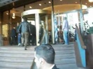 Demi Lovato Saludando en el hotel Radisson Uruguay 29_04_12 0835