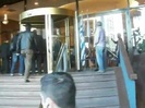Demi Lovato Saludando en el hotel Radisson Uruguay 29_04_12 0845