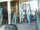 Demi Lovato Saludando en el hotel Radisson Uruguay 29_04_12 0854